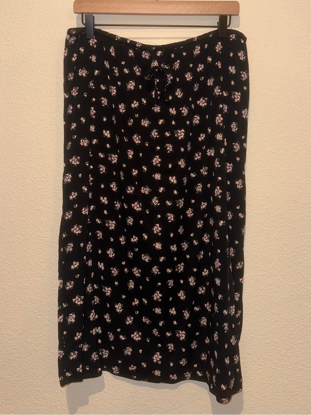 Market & Spruce Black Midi Skirt with Pink Floral Print